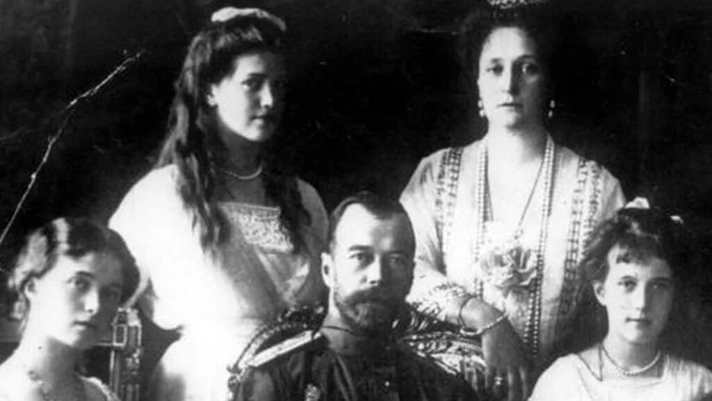 Судьба семьи романовых. Царская семья романовых 1914. николай ii с семьей. император николай ii с семьей 1914 год. николай 2 со своей семьей.
