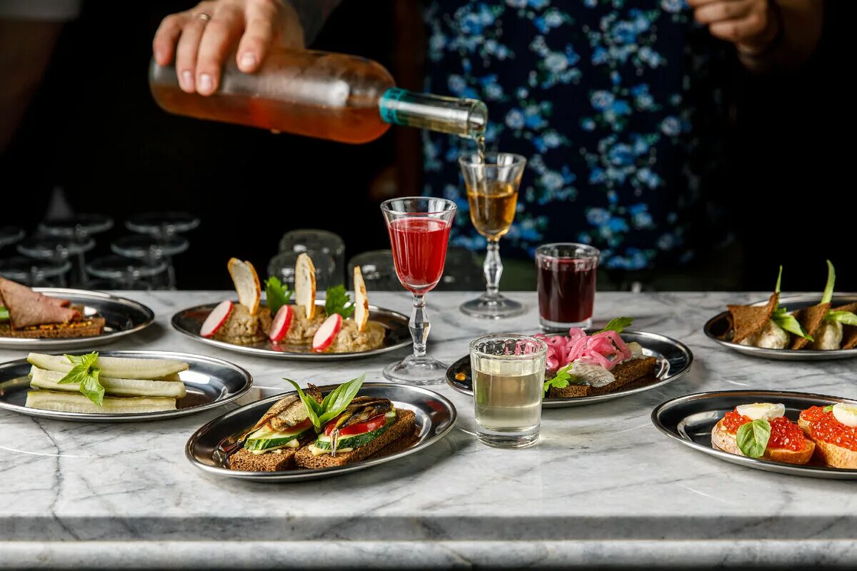 Кочерга воронеж ресторан меню. Кочерга воронеж ресторан. Бар вывеска. Ресторан нижнекамск лагуна. Кафе с тремя локациями.