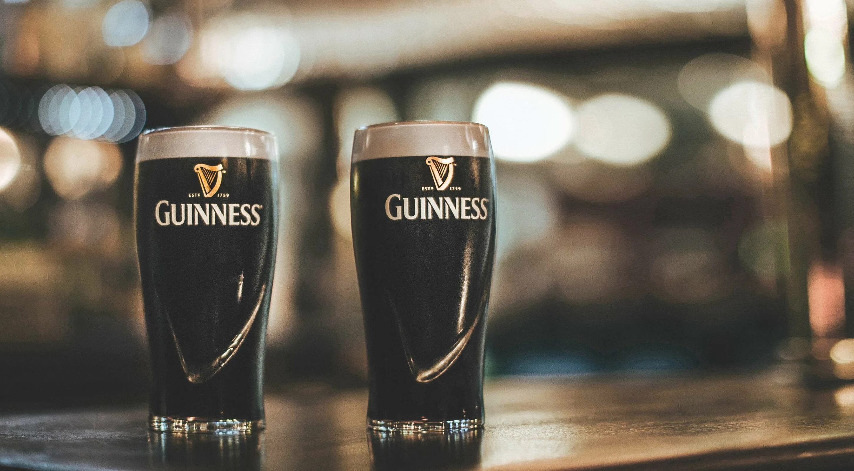 Пиво guinness stout. Пиво гиннесс драфт темное. Пиво стаут гиннесс. Guinness пиво ирландский стаут. 44.
