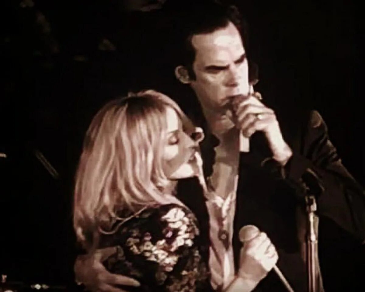 Nick cave wild rose. Ник Кейв и Кайли Миноуг. Дуэт Кайли Миноуг и ник Кейв. Nick Cave Kaily Minoug. Nick Cave & Kylie Minogue | where the Wild Roses Gro.