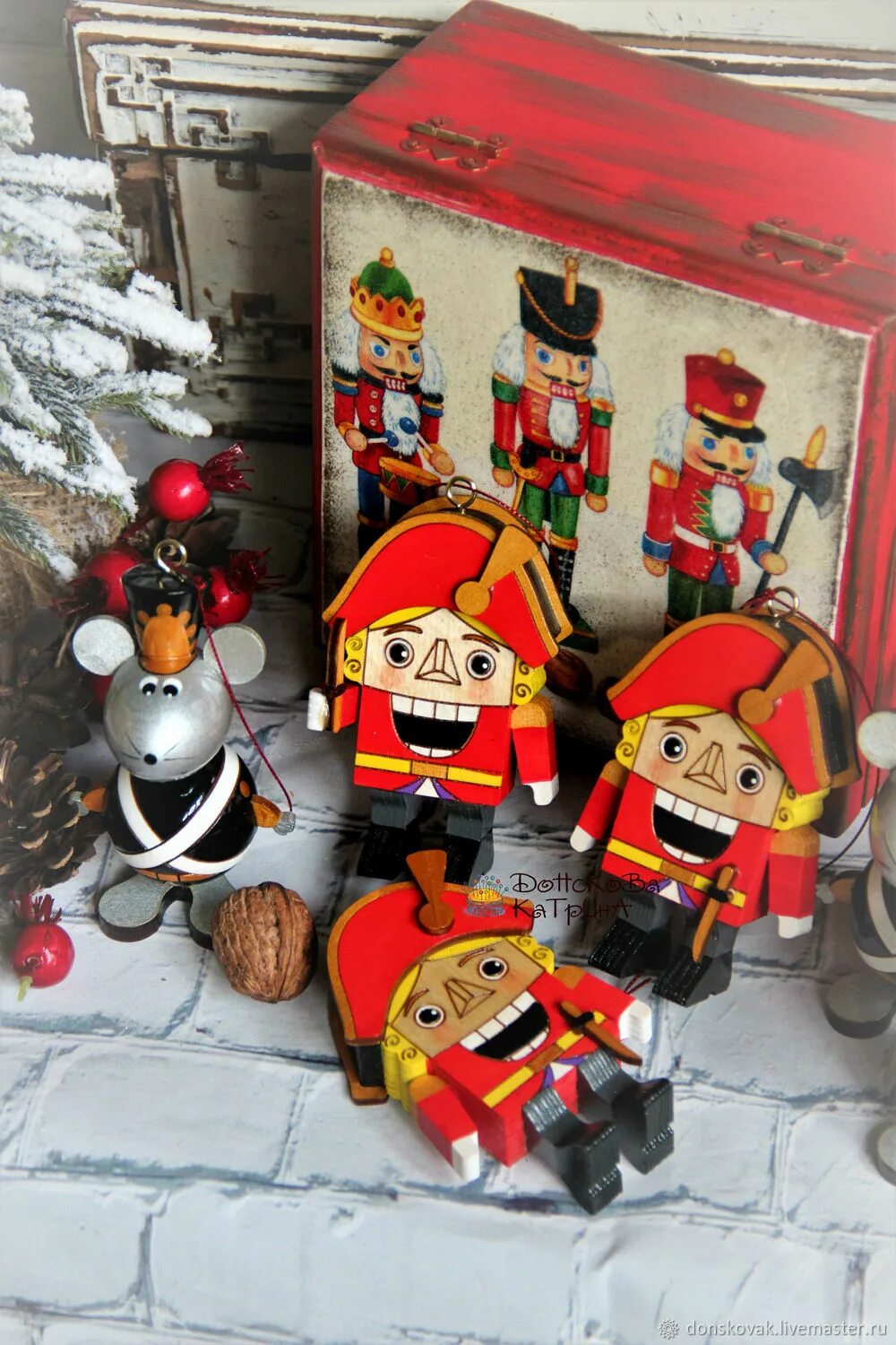 щелкунчик и крысиный король игрушка щелкунчик. щелкунчик и мышиный король мари. набор щелкунчик и мышиный король. новогодние игрушки щелкунчик и мышиный король. пряники щелкунчик и мышиный король.