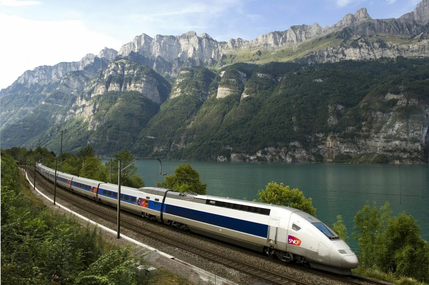 Современные железные дороги. Скоростной поезд TGV Франция. Поезд ТЖВ Франция. ТГВ поезда Франция. Поезд TGV Франция.