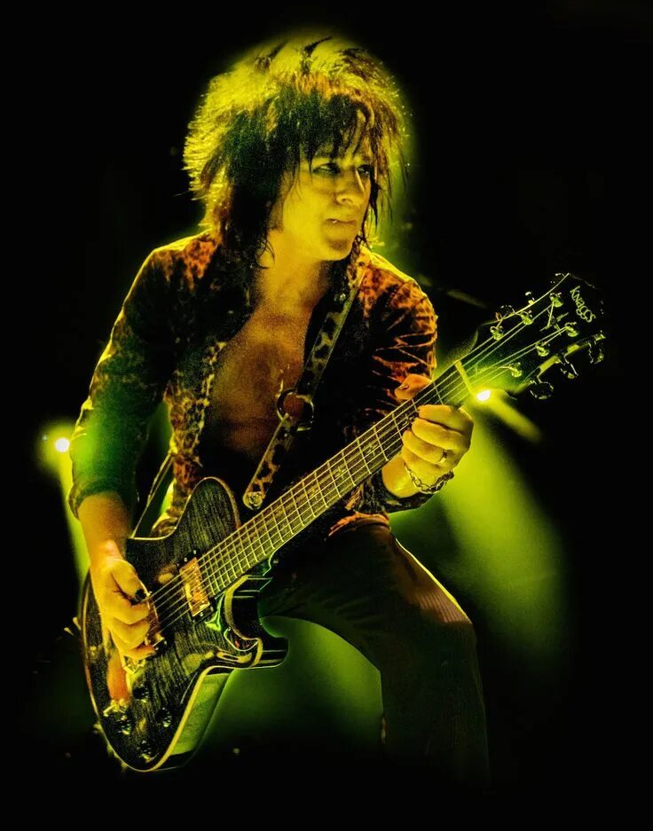 Steve stevens. Стив стивенс. гитарист билли айдола. steve stevens billy idol.
