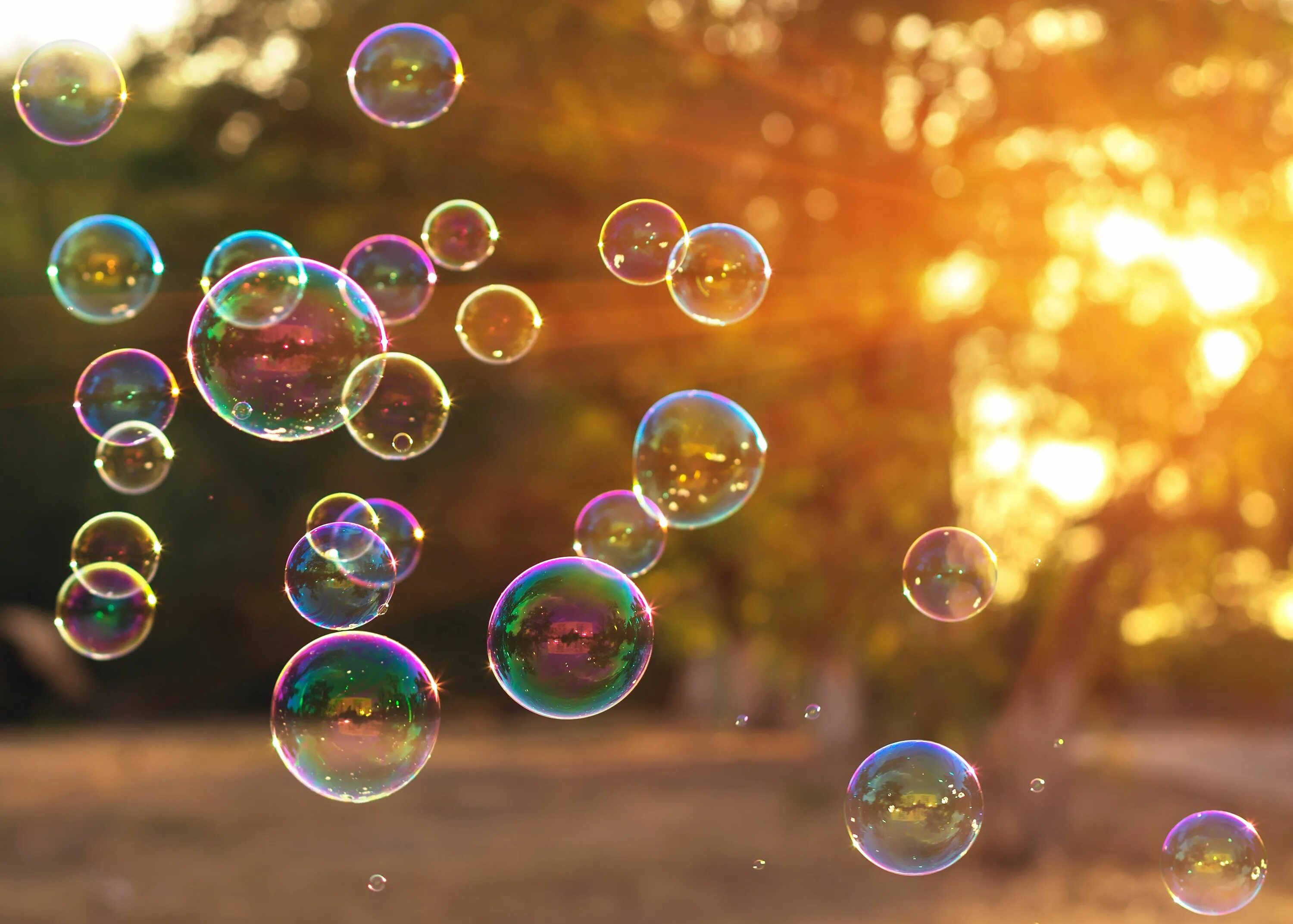 Энергия пузырьков. Мыльные пузыри. Воздушные пузыри. Разноцветные мыльные пузыри. Фон мыльные пузыри.