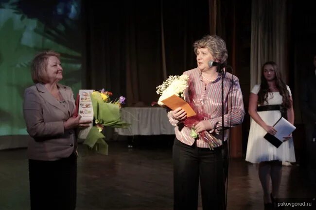 Преподаватели псковгу псков. Псков учителя. Учителя 26 школы псков. Награждение педагогов. Учителя псковской области.