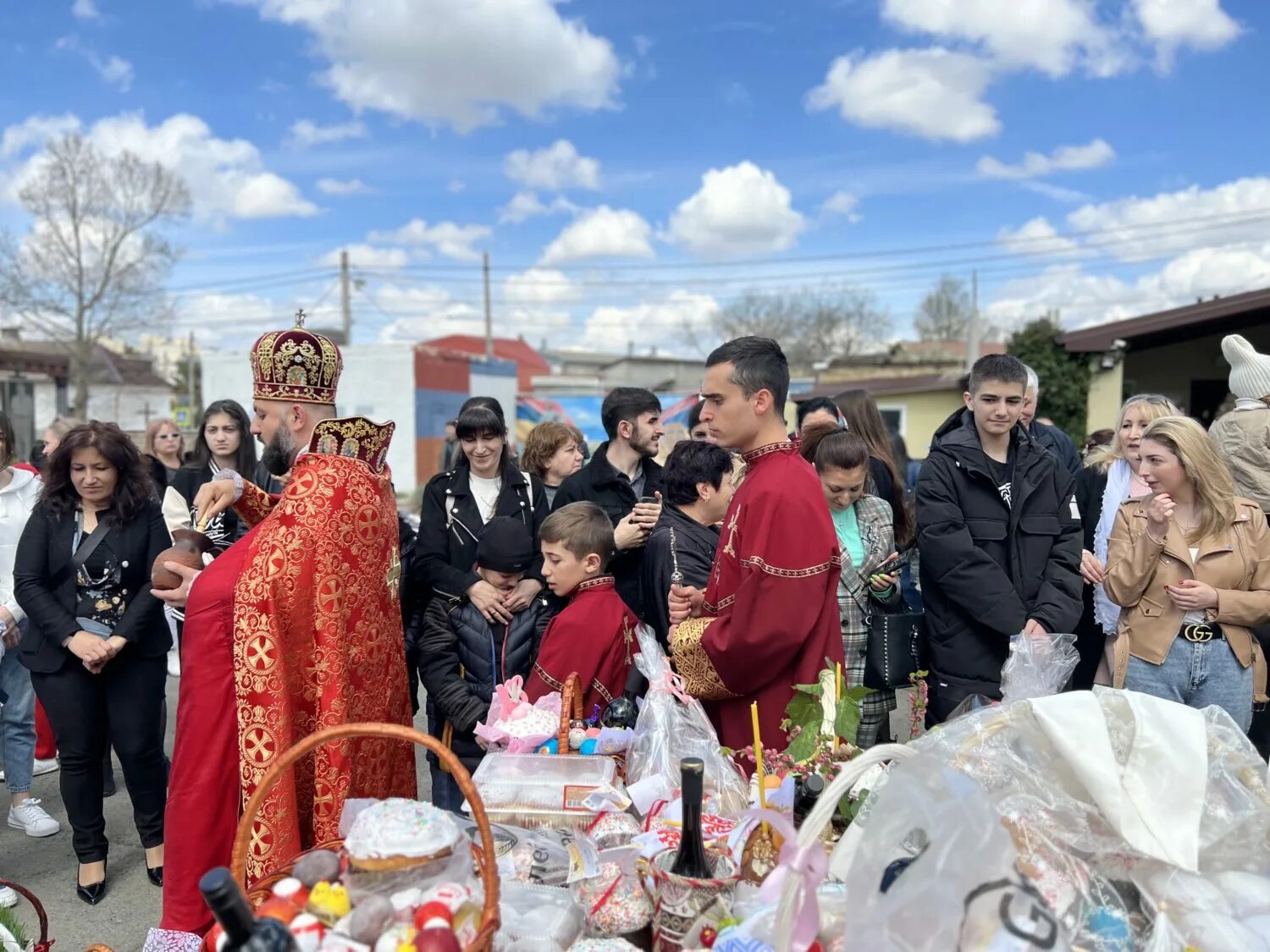 Пасха у армян в этом году. Пасха храм. Армения Пасха церкви. Армянская Пасха. Армянская Церковь в Крыму.