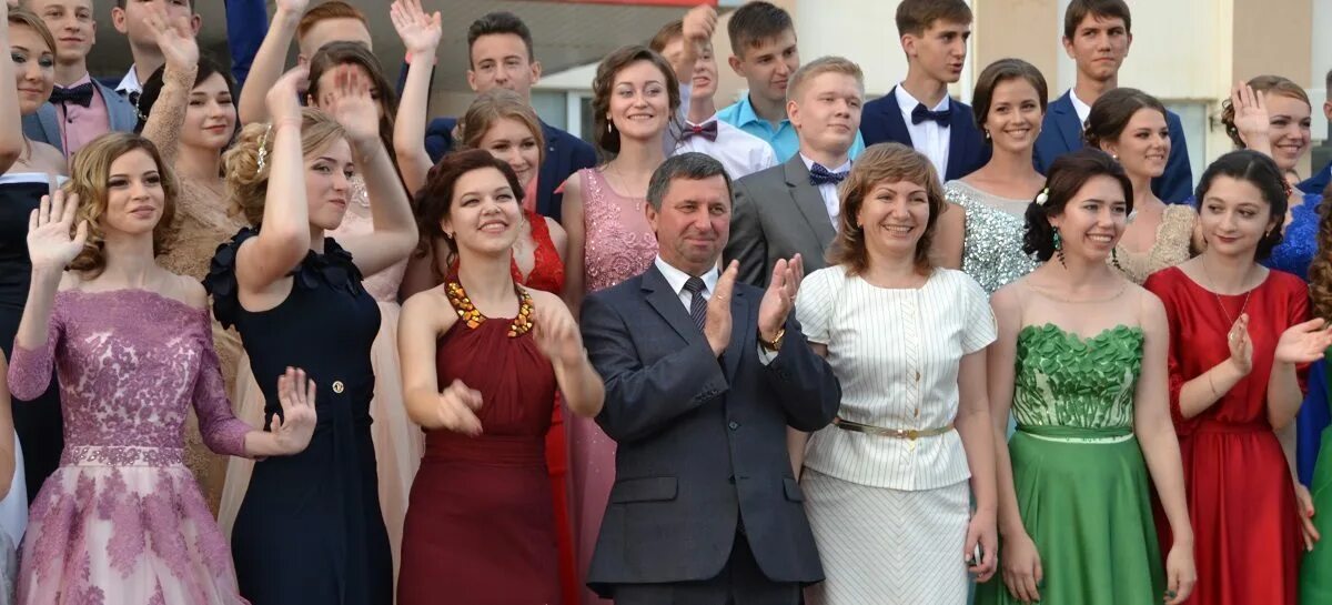 Школа в сальске. Выпускной бал 2017. Выпуск 2015. Сальск выпускники 10 школы. Выпускной в школе город Сальск.