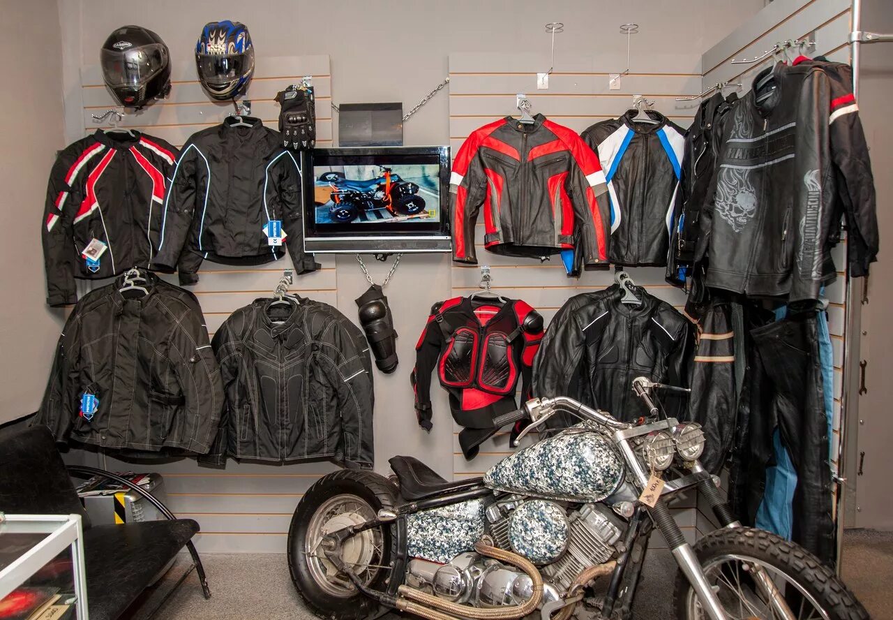 Мото магазин сайт. Мотоэкипировка Moto-Moto. Одежда для мотоциклистов. Экипировка байкера. Экипировка магазин мотоцикла.