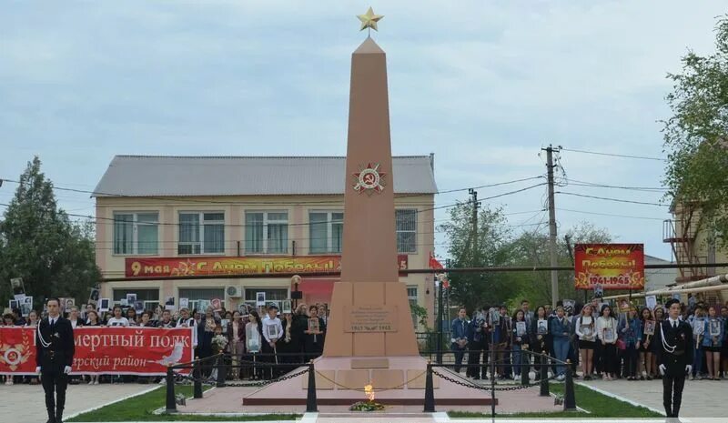 Парк Победы поселок Володарский Астраханской области. Поселок Володарский Астраханская. Парк Володарский Астраханской. Сквер Победы Астрахань. Погода п володарский