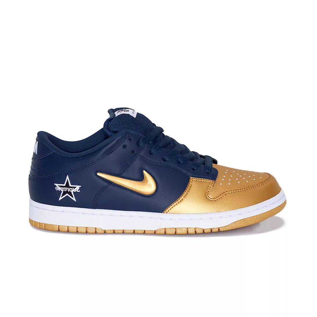 Nike sb dunk low. Nike dunk low supreme. Nike dunk x supreme. Nike sb dunk low supreme. Nike sb dunk supreme.