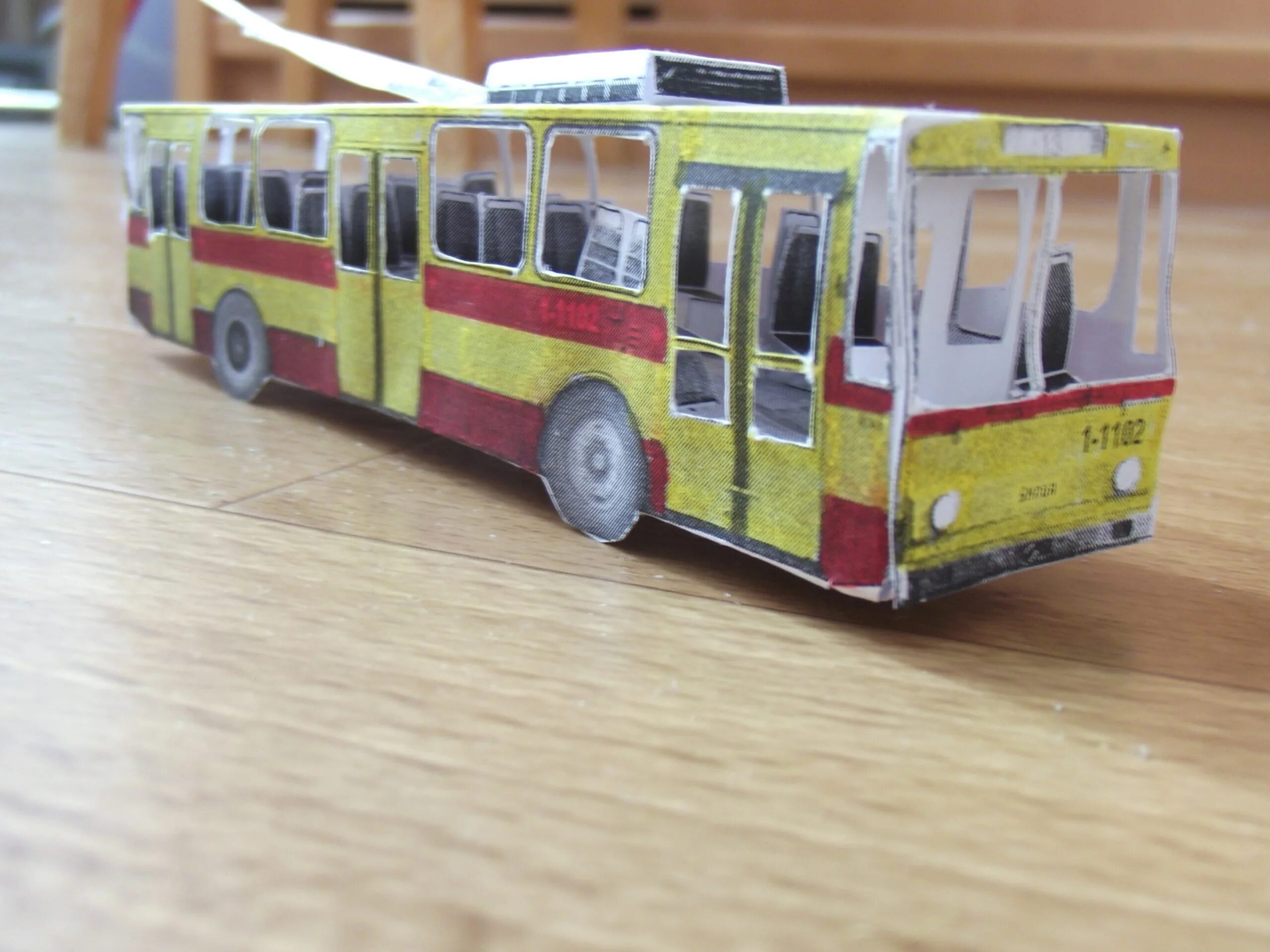 Бумажный троллейбус ЗИУ 10. Модель троллейбуса Шкода 14тр. Бумажный троллейбус ЗИУ. Бумажный троллейбус ЗИУ 682.