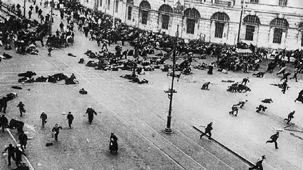 Подавление выступлений в новочеркасске. Расстрел в новочеркасске 1962. восстание в новочеркасске в 1962. новочеркасск 1962 расстрел рабочих. события в новочеркасске в 1962.
