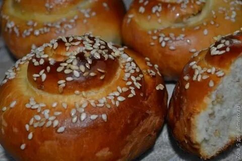 Дрожжевые булочки с кунжутом в духовке