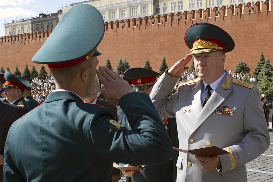 Уважение торжественный. Воинские ритуалы Вооруженных сил Российской Федерации. Боевые традиции и ритуалы Вооруженных сил РФ. Боевые традиции вс РФ. Традиции военнослужащих.