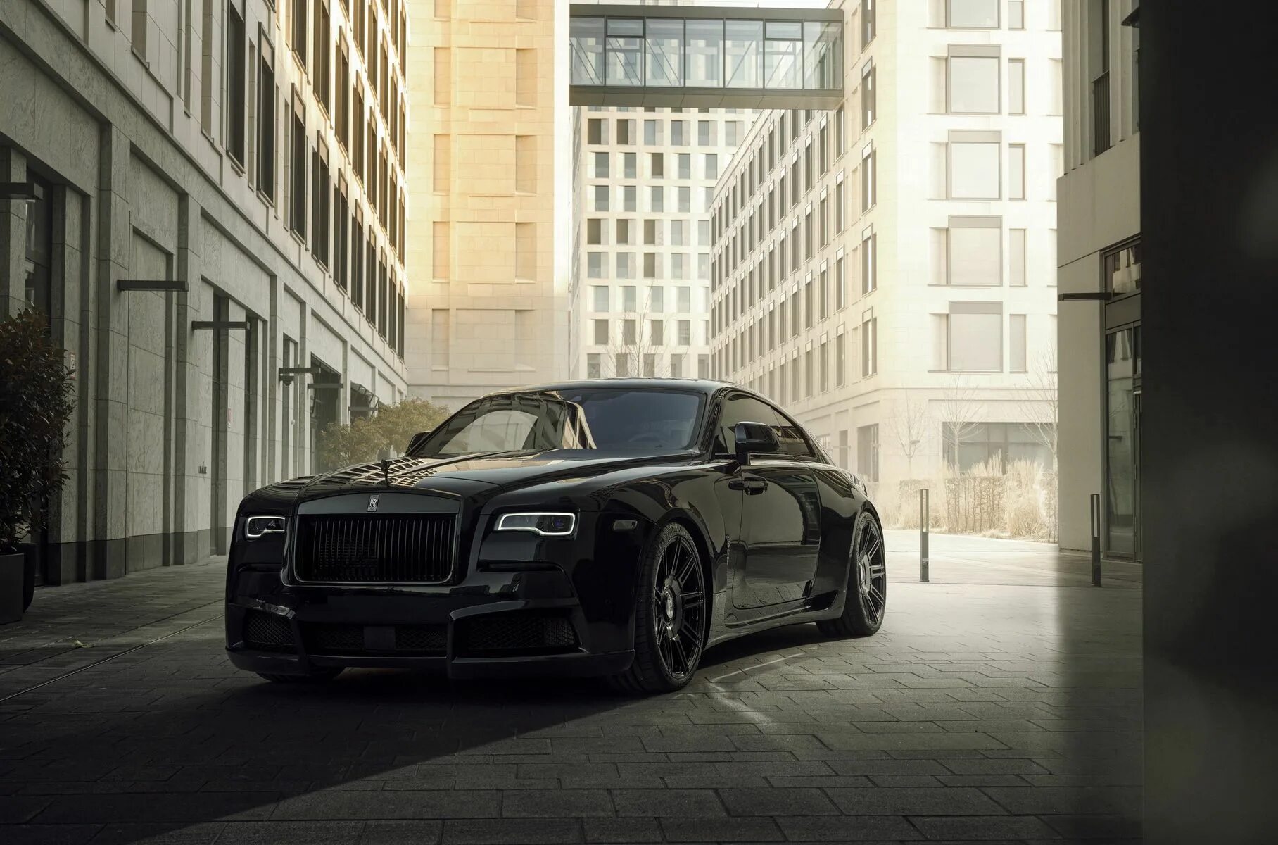 Rolls royce badge. Rolls Royce Wraith черный. Rolls Royce Wraith Black badge. Rolls Royce Wraith 2021 Black. Роллс Ройс Wraith Black badge 2021.