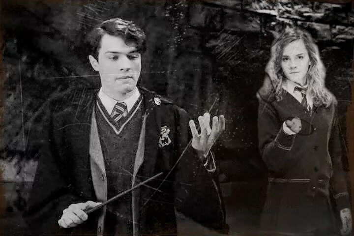 Реддл и грейнджер. Tom Riddle and Hermione Granger. Томиона. Гермиона и том Реддл фф. Гермиона Грейнджер и Воландеморт.