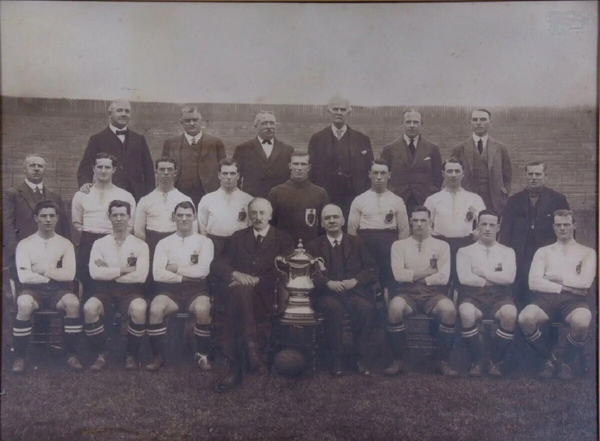 98 лет назад. Болтон Вест Хэм 1923. Bolton Wanderers ц.д.с.а.4november,1957. Bolton Wanderers old.
