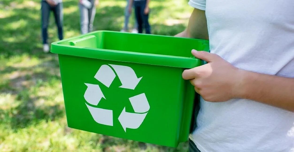 Бумага из макулатуры. Переработка бумаги. Переработанный картон эко или нет. Переработанного. Картон макулатура.