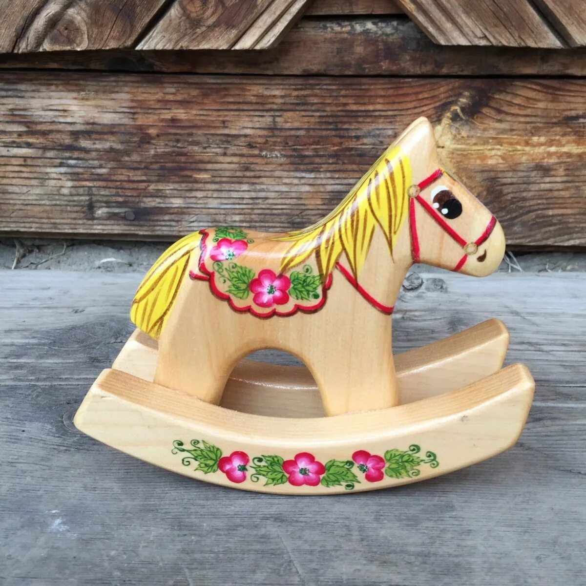лошадка из дерева. конь деревянный для дачи. деревянная лошадка. деревянная лошадь. деревянная лошадь сделать.