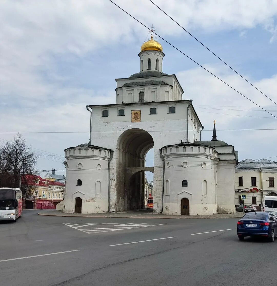 Памятник золотые ворота в каком городе