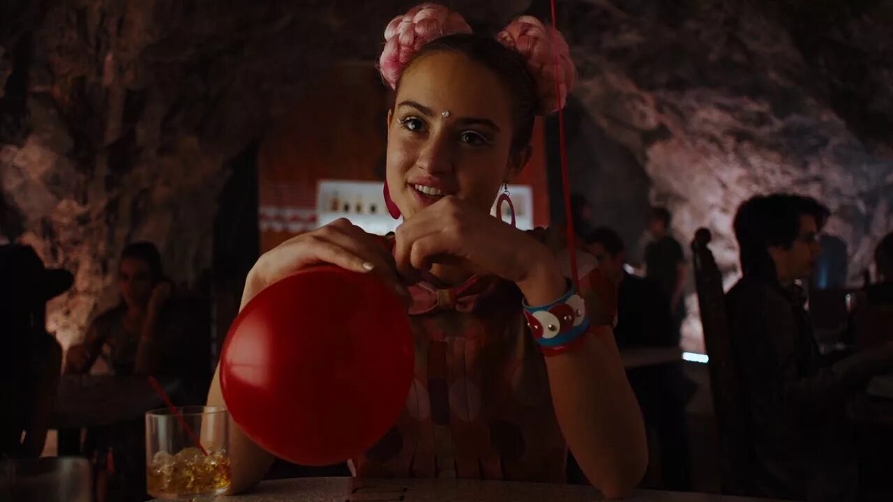 The next morning. Under the Silver Lake. Грейс Ван Паттен под Сильвер Лейк. Под Сильвер-Лейк фильм 2018. Под озером Сильвер Лейк.