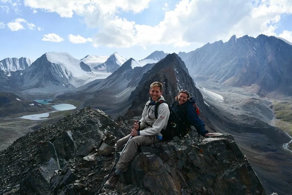 Grand pamir. Туризм Памир. Путешествие на Памир. Треккинг в горах. Туристы в горах Памира.