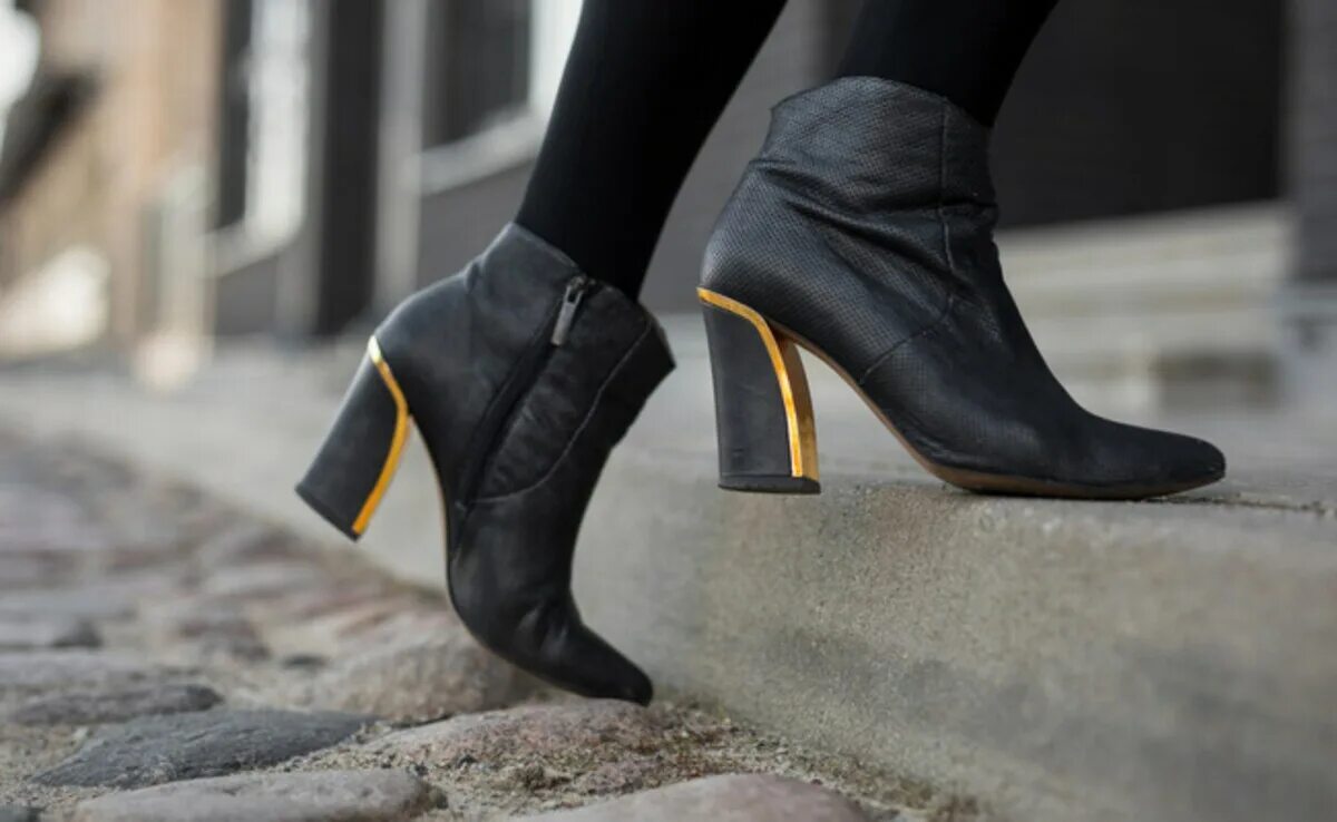 К чему снятся сапоги. Cardiciana / ботфорты/сапоги. Новые сапоги во сне для женщины. Красные сапоги. Новые сапоги во сне для женщины.