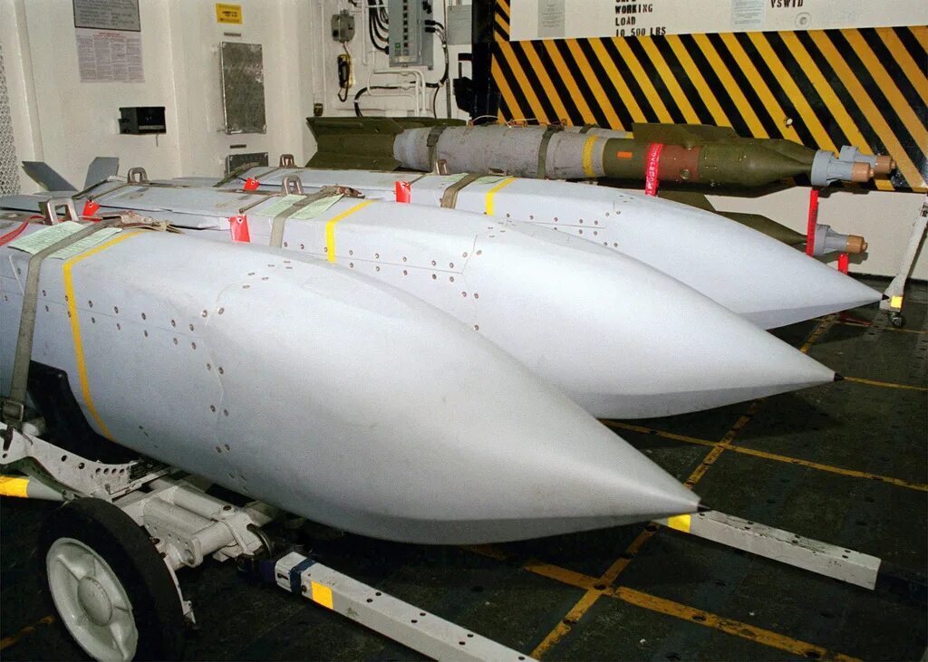 Торпеда 12. AGM-154 JSOW. AGM-154 JSOW-er. Крылатая ракета AGM-154 JSOW. AGM-154 Joint Standoff Weapon (JSOW).