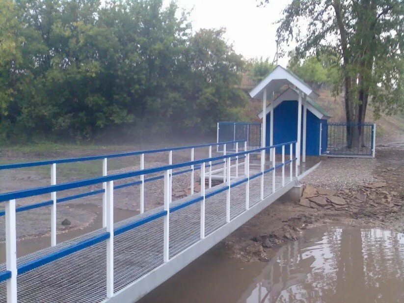 Вода в черемшане
