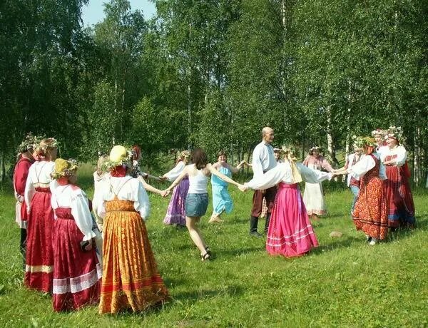 Народный хоровод. Славянский хоровод. Орнаментальный хоровод. Русский хоровод это. Хоровод картинки.