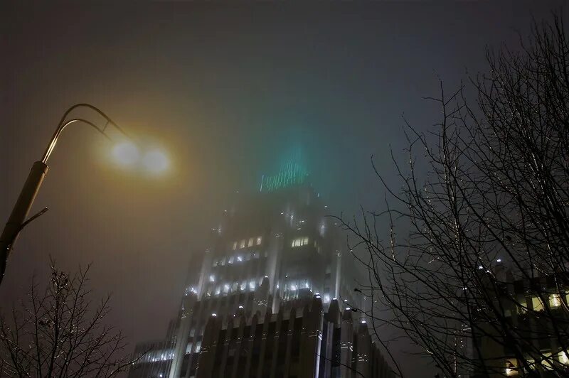 Песня на спящий город опускается туман. На город опускается туман. на спящий город опускается туман. наспеши город опускается туман. на спящий город опускается.