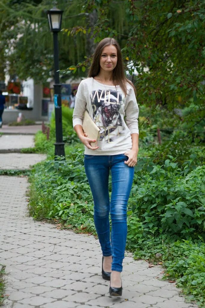 обычные девушки в полный рост. обычные русские женщины. девушка 30 лет внолный рост. обычные девушки в полный рост. джинсы для полных женщин.