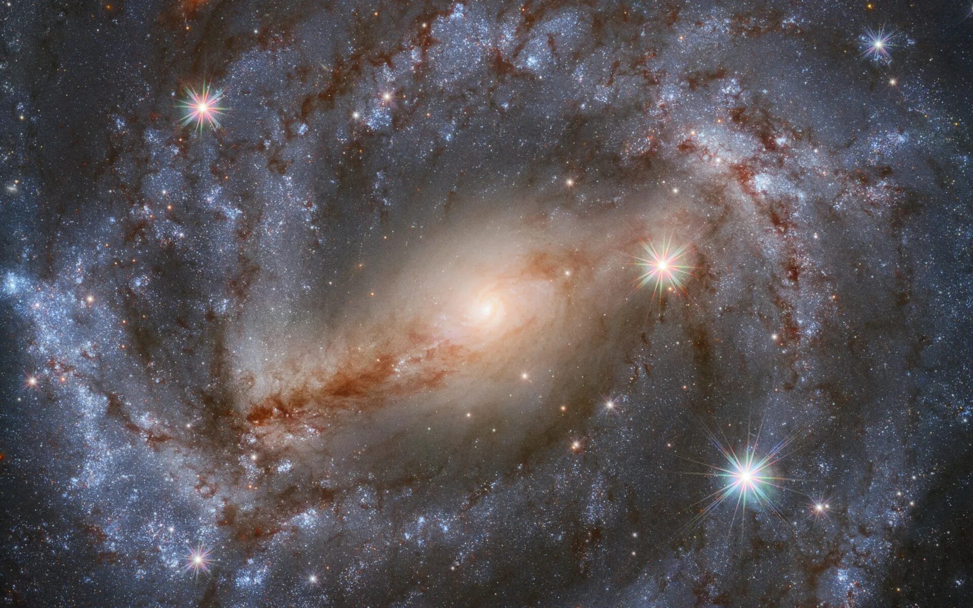 Где находится хаббл. Галактика млечный путь хаббл. галактика ngc 5643. сейфертовская галактика. галактика ngc 2608.