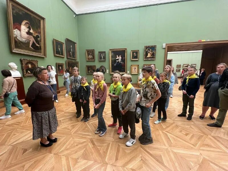 в третьяковской галерее ребята видели дополните. очереди в третьяковку в 2022. третьяковская галерея в москве. в третьяковской галерее ребята видели дополните. в третьяковской галерее ребята видели дополните.