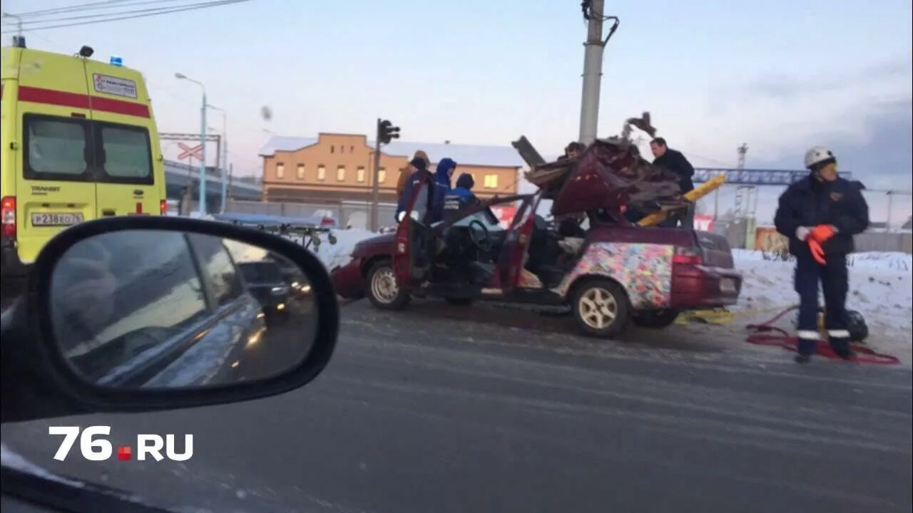 Авария на тутаевском шоссе ярославль сегодня. ДТП на Юбилейном мосту в Ярославле. Хомские ЧП за выходные. ДТП В Ярославле за неделю. Авария в Ярославле на Тутаевском шоссе Ниссан разорвало 2010.