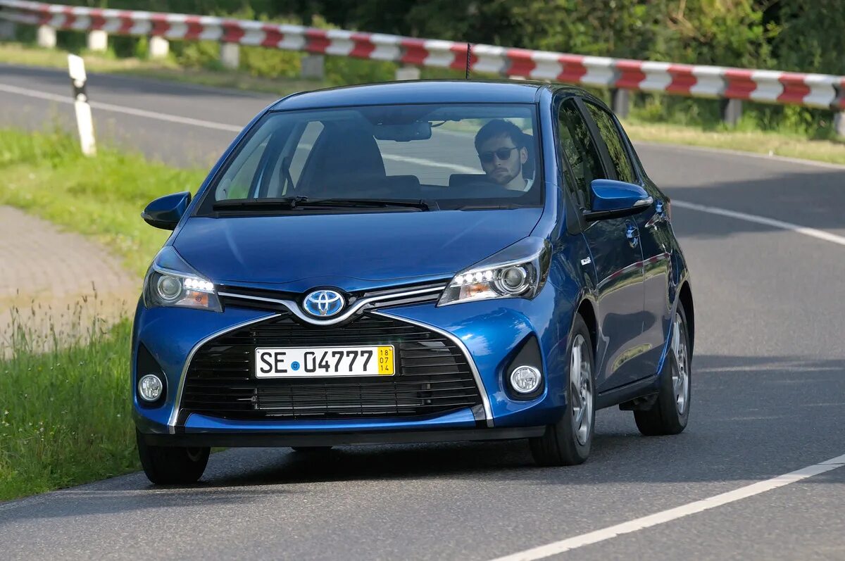 Toyota Yaris Hybrid. Toyota Yaris Hybrid 2019. Toyota Yaris 2015. Toyota Yaris Hybrid 2022. Yaris hybrid