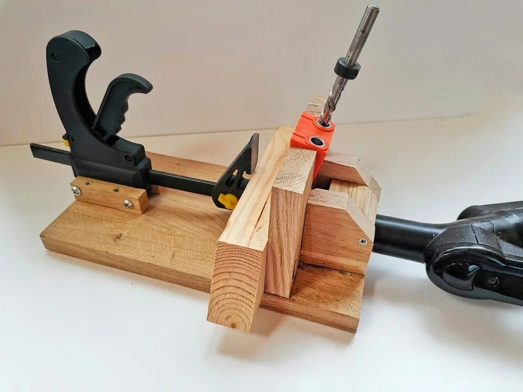Сверлильный кондуктор red jig. Kreg jig 320. Pocket hole jig. Направляющая для сверла 90 градусов. Pocket hole jig.