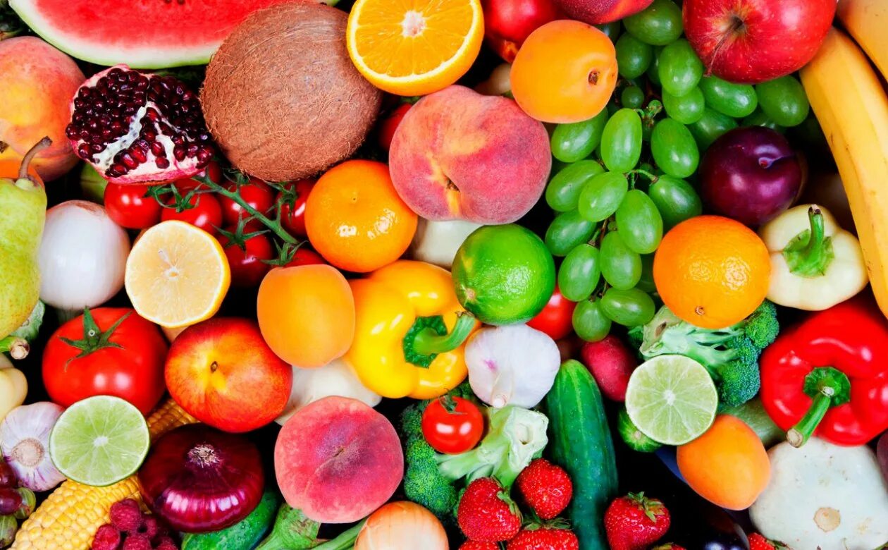Овощи и фрукты. Свежие овощи и фрукты. Яркие овощи. Сочные овощи и фрукты.