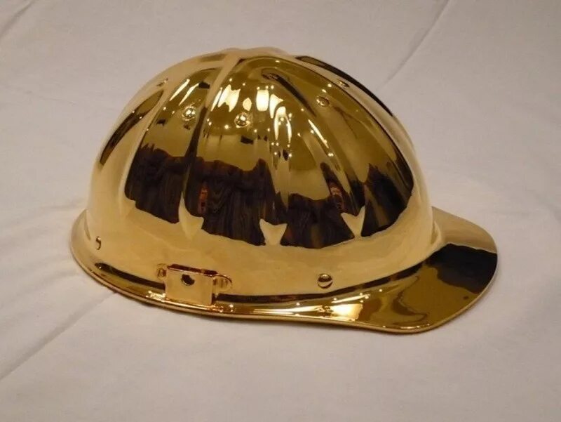 Золотое покрытие гальваническим. Каска позолоченная. Золотая строительная каска. Позолоченная строительная каска. Каска покрытая золотом.