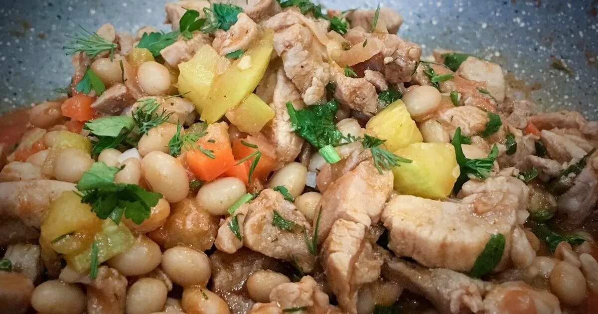 Рыба с рисом на сковороде рецепты с фото. Рис с индейкой и овощами. Индейка с рисом. Fried rice. Индейка с рисом на сковороде.