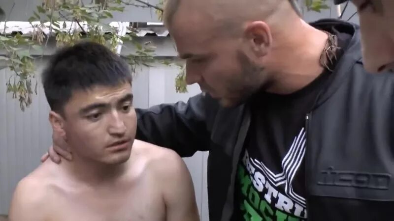 Тесак ловит голубцов. Тесак оккупай наркофиляй. тесак максим оккупай. тесак голубятня геть. максим марцинкевич оккупай педофиляй.