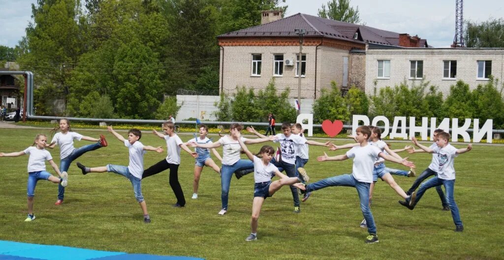 Родник спортивный. Спортивный город со спортсменами. Гремячинск лагерь для спорта. Родник спорта. Футбол Гремячинск.