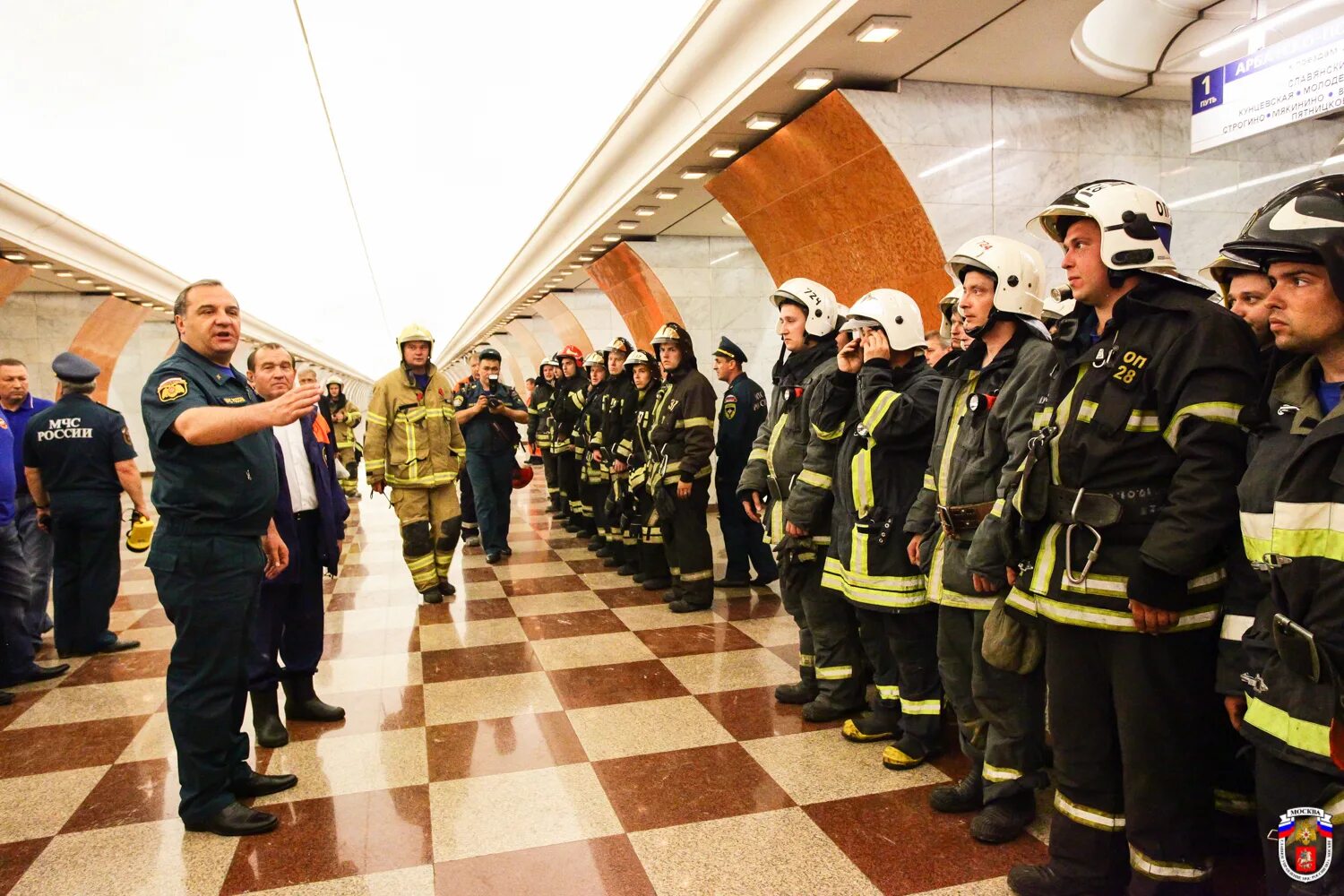 Авария в метро Славянский бульвар парк Победы. Катастрофа в Московском метрополитене 2014. 15 Июля 2014 года в Московском метрополитене. Авария парк Победы Славянский бульвар. 2014 год в метро