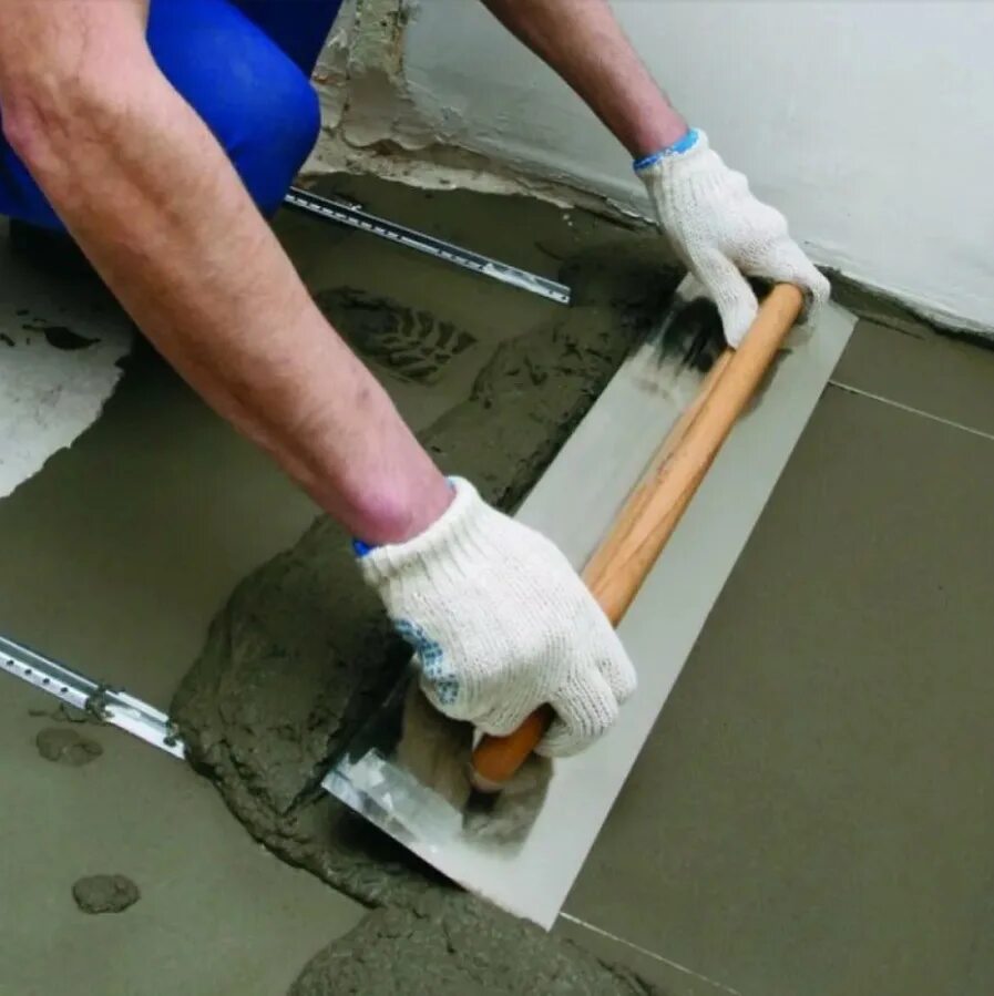 Стяжка пола наливной пол. Грунтовка стяжки пола. Стяжка для укладки плитки. Стяжка пола наливной пол. Бетонная стяжка.