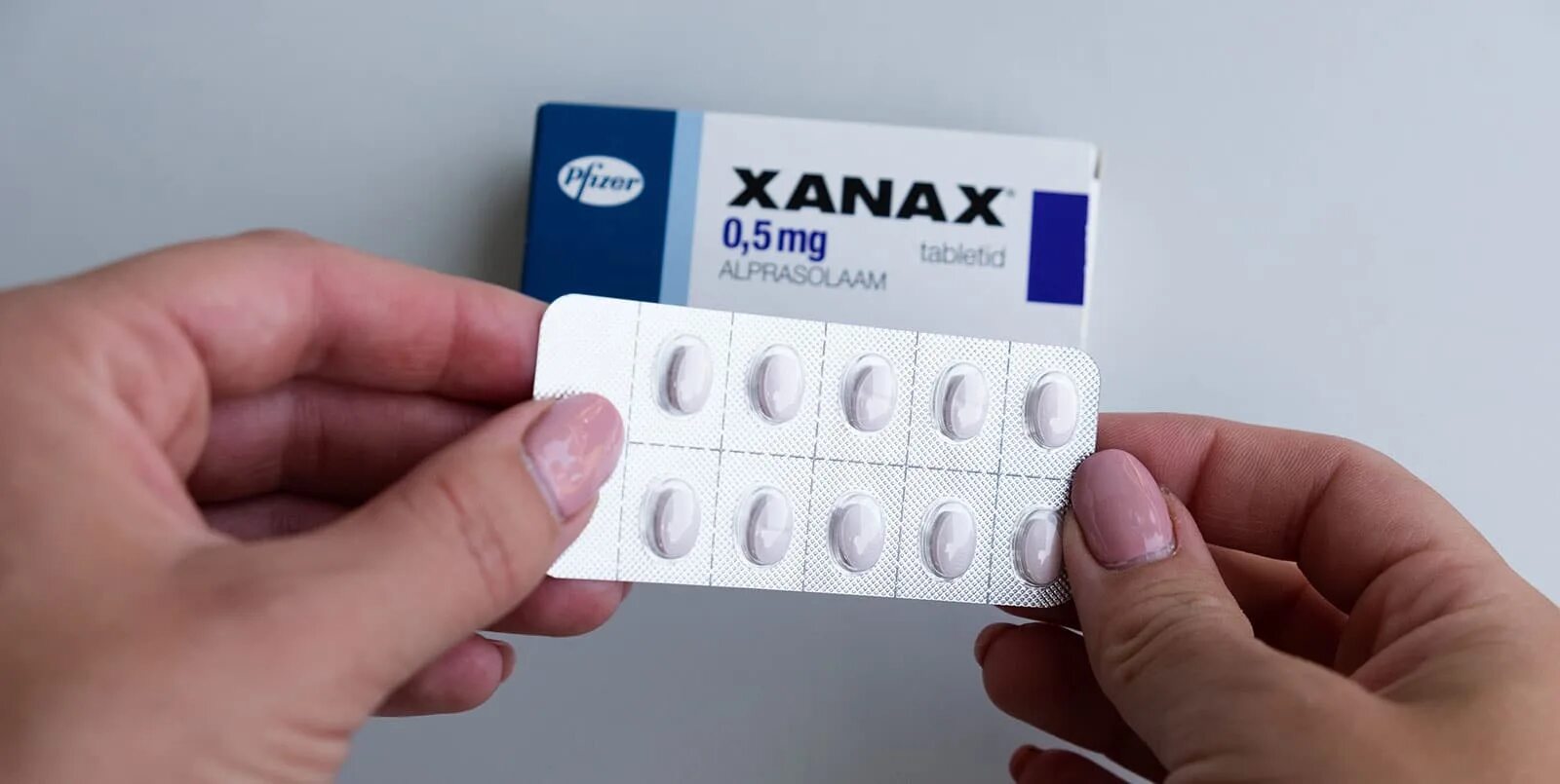 Xanax что это. Ксанакс 0,5 Pfizer. Xanax блистер. Ксанакс Файзер 0.5. Ксанакс 5 мг.