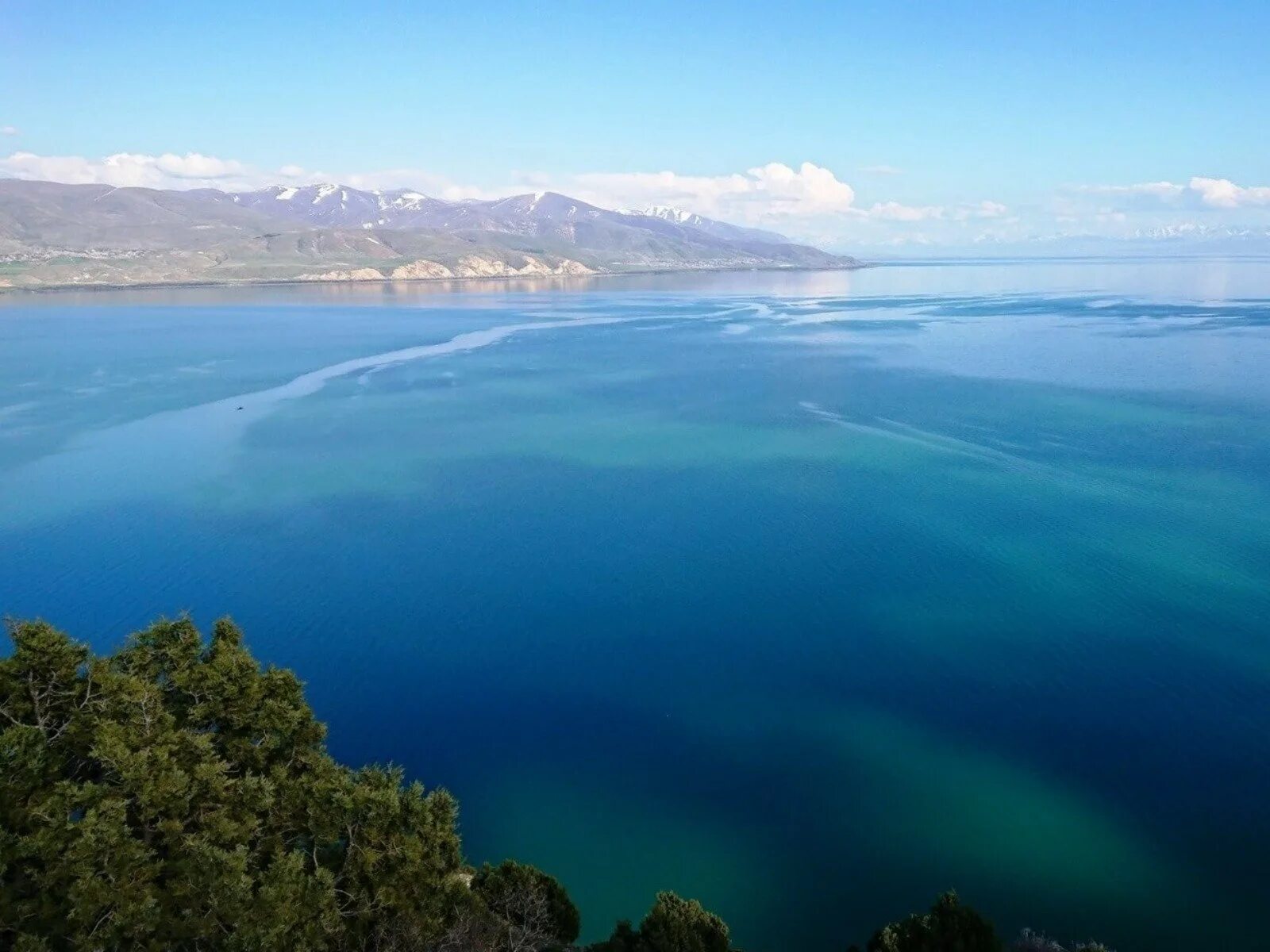 Глубина озера севан. Озеро Севан. Ереван озеро Севан. Запрудные озера Севан. Лазурный Севан.