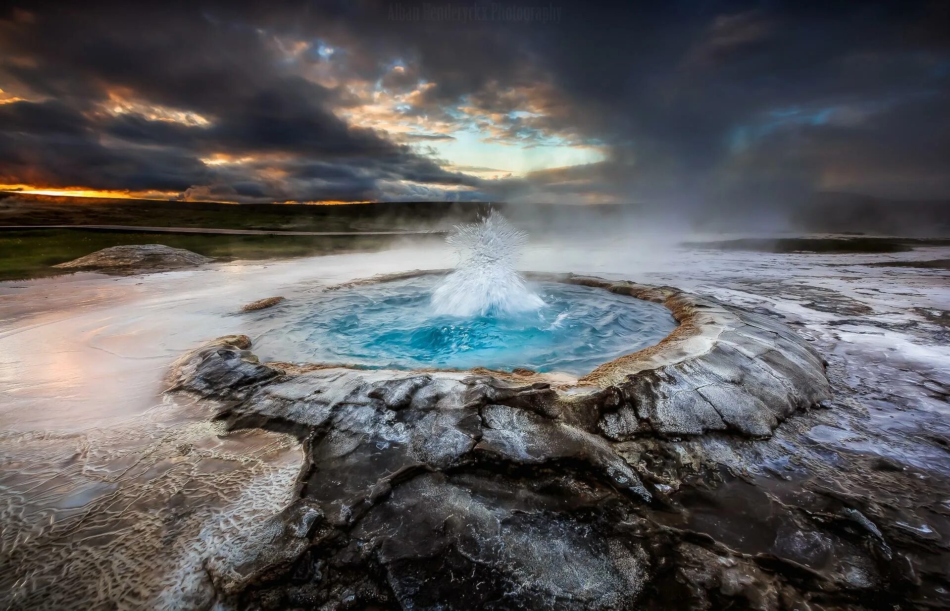 Самая теплая вода в мире. Долина Хаукадалур Исландия. Исландия гейзеры. Долина гейзеров Хаукадалур. Гейзер Гейсир Исландия.