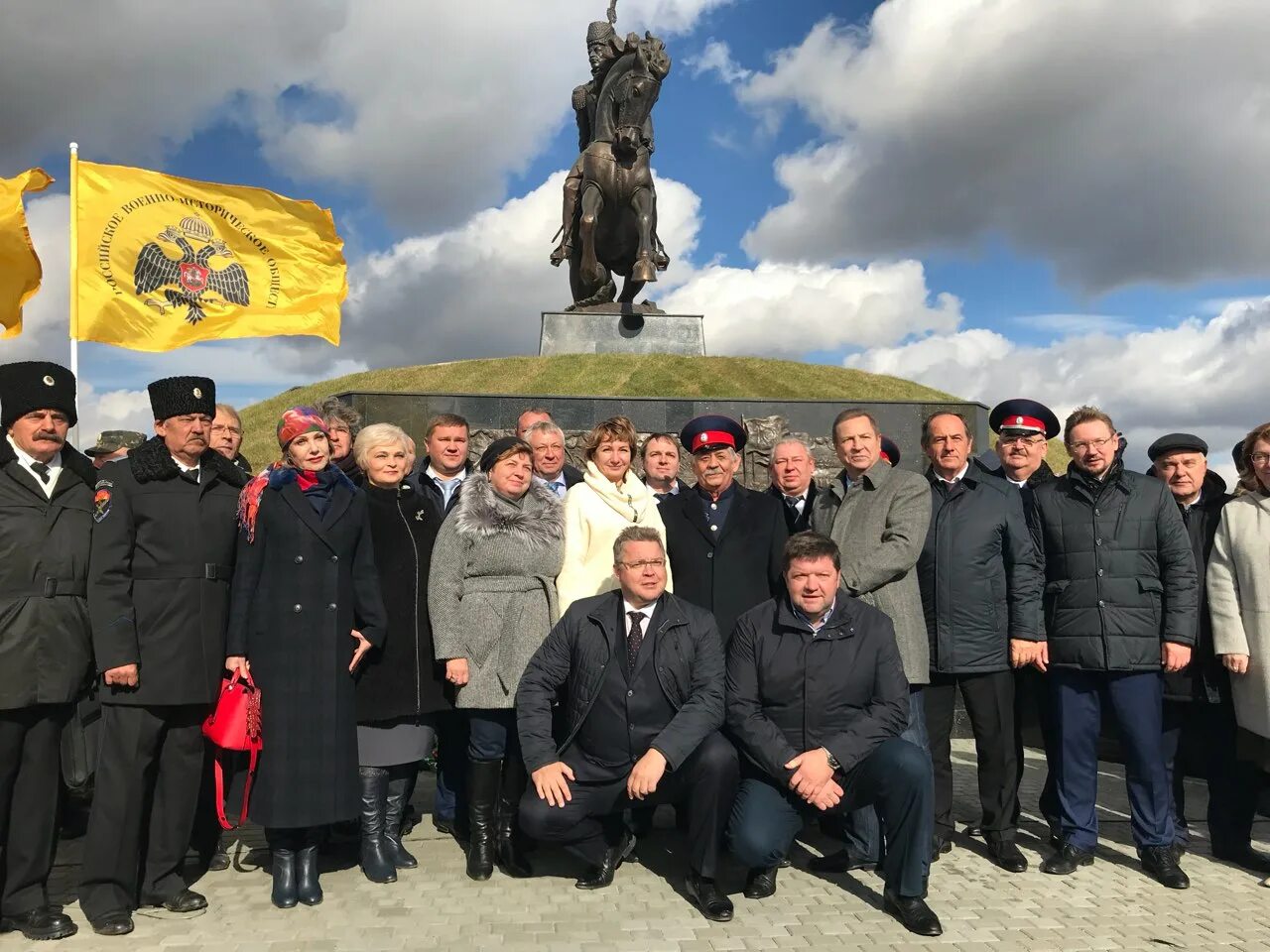 Хутор богомолов ставропольский край. Памятник атаману Матвею Платову Ставропольский край. Памятник Платову Хутор Богомолов Ставропольский край. Богомолов Ставропольский край памятник Платову.