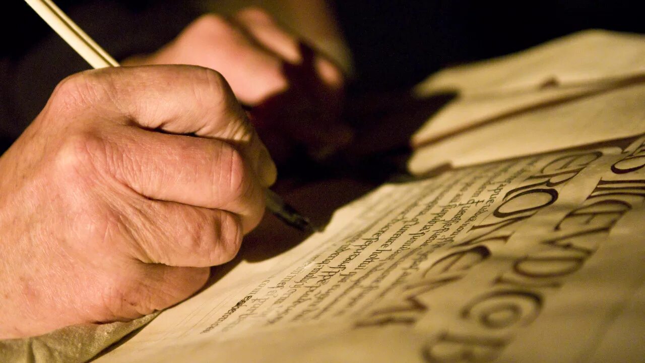 Пишем воспоминания. Перьевая ручка писатель. Писать стихи. Старинная записка. Написание историй.