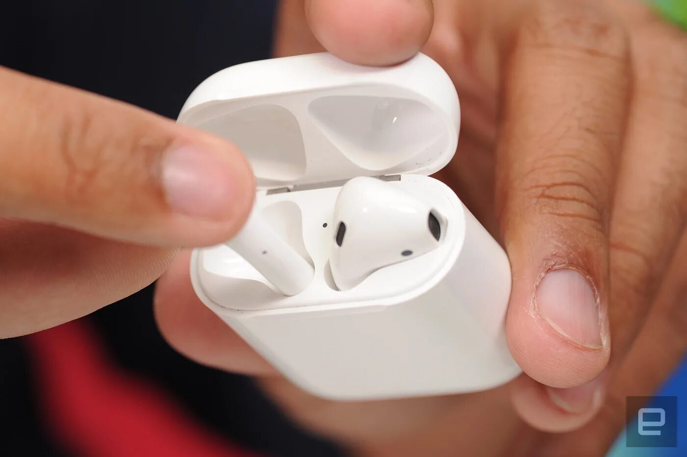 Работа airpods. AIRPODS (2‑го поколения). Китайские аирподс беспроводные. Айрподсы Apple. Аирподсы 2016.